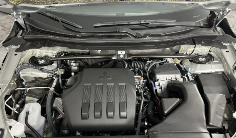 
								Mitsubishi Eclipse Cross full									