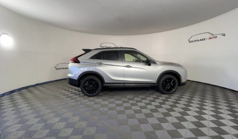
								Mitsubishi Eclipse Cross full									