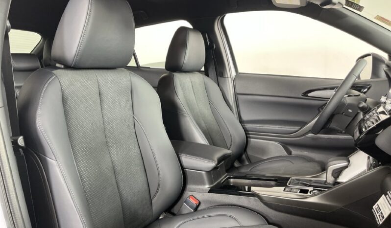 
								Mitsubishi Eclipse Cross full									