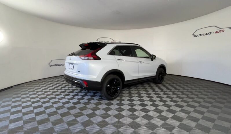 
								Mitsubishi Eclipse Cross full									