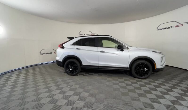 
								Mitsubishi Eclipse Cross full									