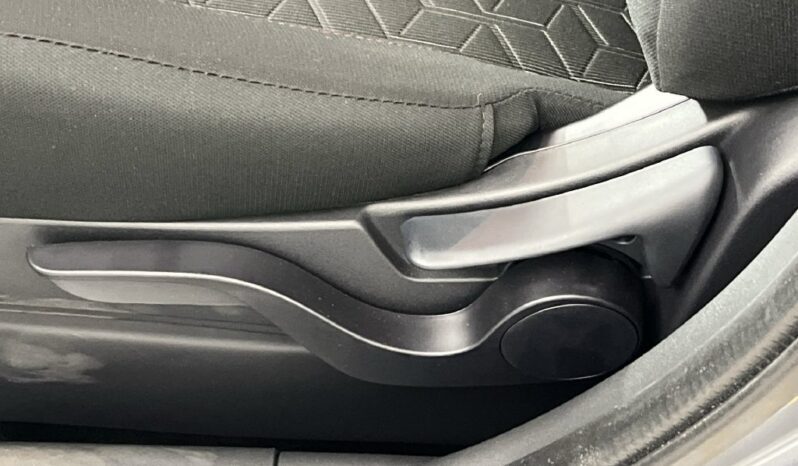 
								Mitsubishi Outlander Sport full									