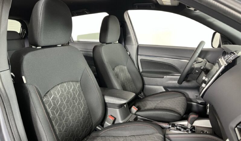 
								Mitsubishi Outlander Sport full									