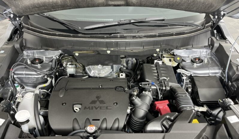 
								Mitsubishi Outlander Sport full									