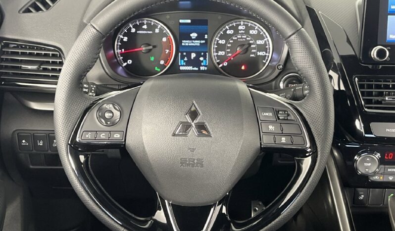 
								Mitsubishi Eclipse Cross full									