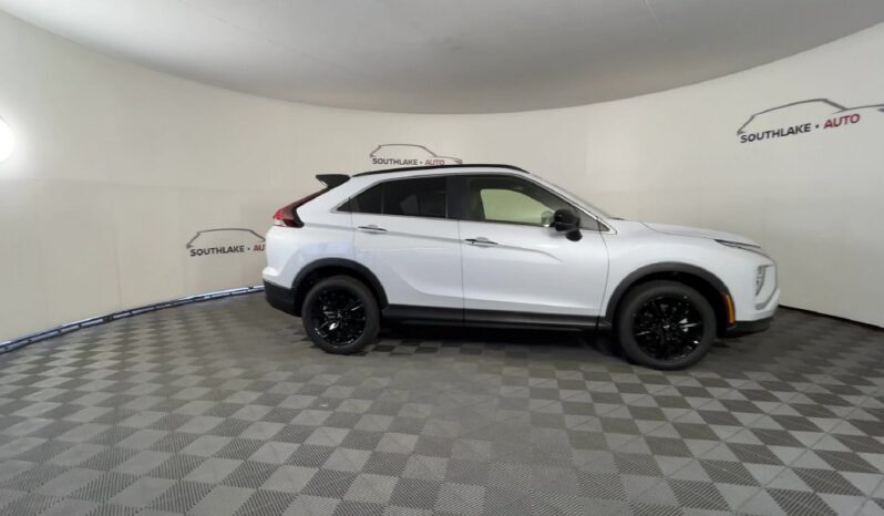 
								Mitsubishi Eclipse Cross full									