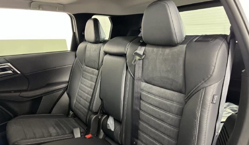 
								Mitsubishi Outlander full									