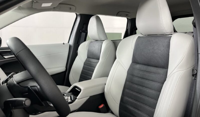 
								Mitsubishi Outlander full									