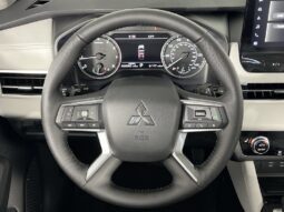 
										Mitsubishi Outlander full									