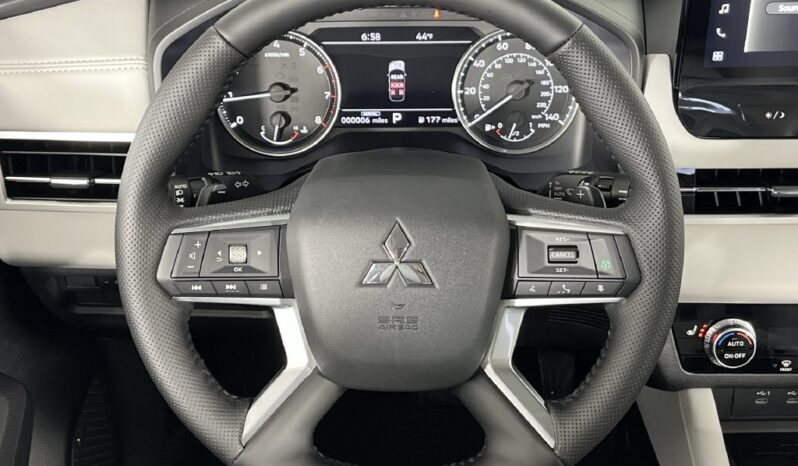 
								Mitsubishi Outlander full									