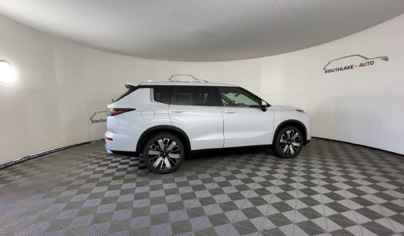 
								Mitsubishi Outlander full									