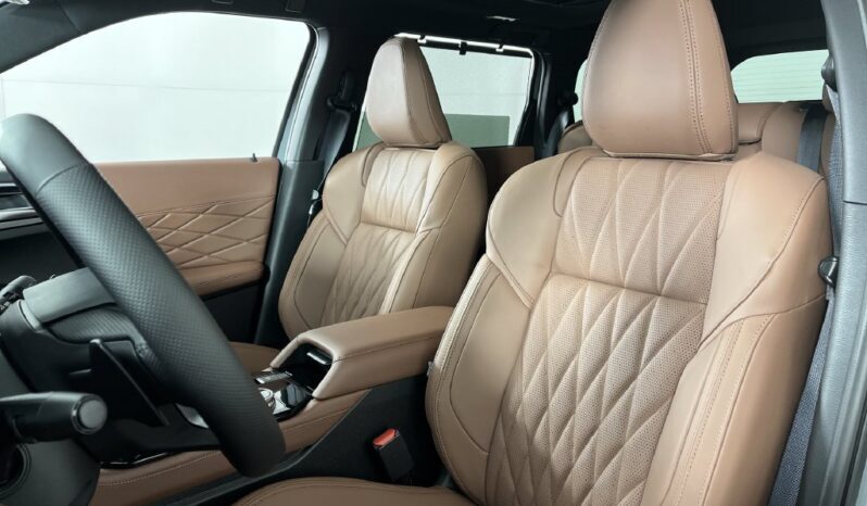 
								Mitsubishi Outlander full									