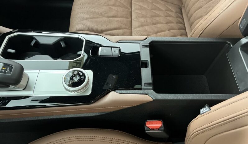 
								Mitsubishi Outlander full									