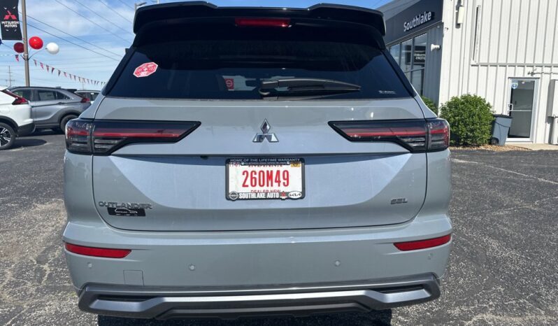 
								Mitsubishi Outlander full									