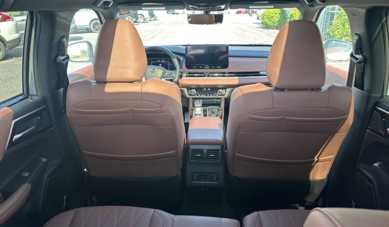 
								Mitsubishi Outlander full									