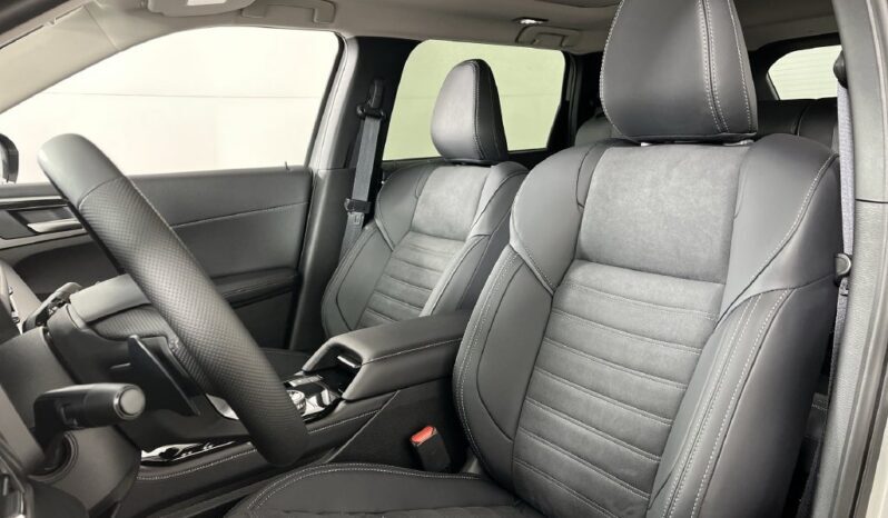 
								Mitsubishi Outlander full									