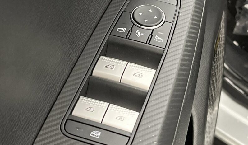 
								Mitsubishi Outlander full									