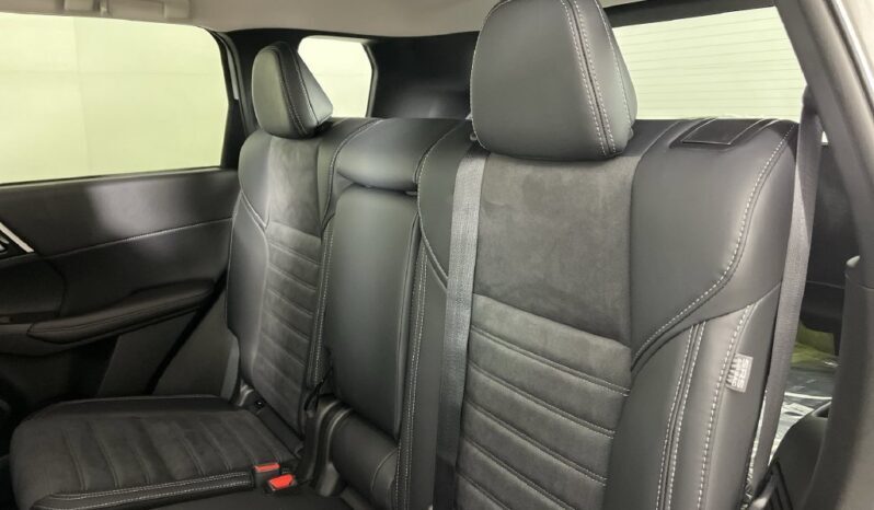 
								Mitsubishi Outlander full									