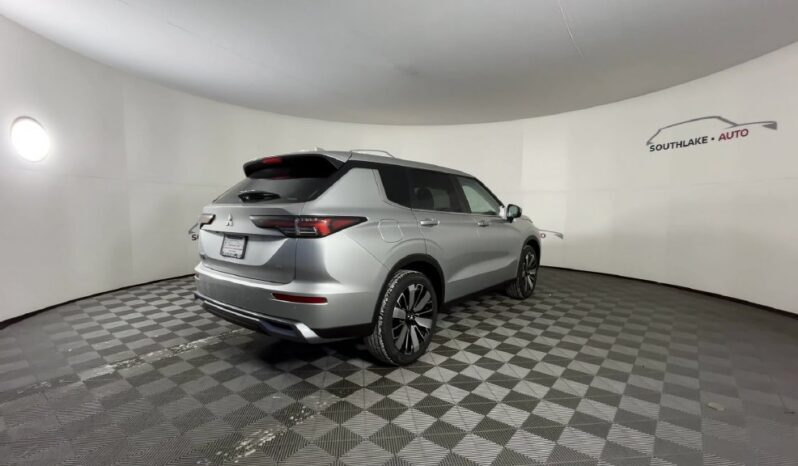 
								Mitsubishi Outlander full									