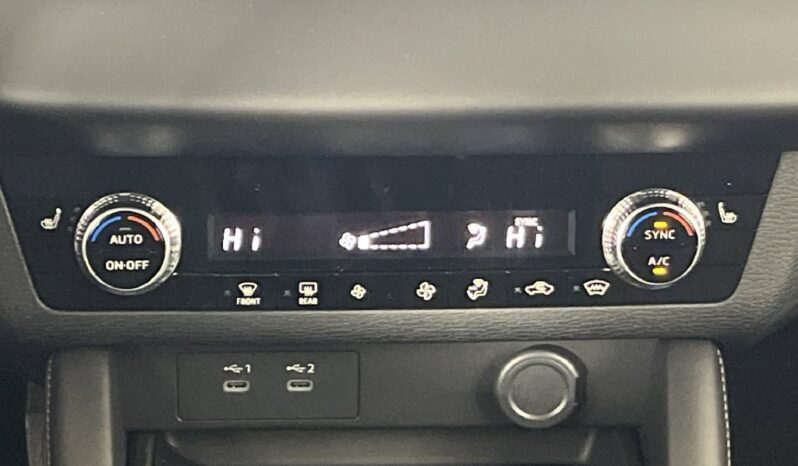 
								Mitsubishi Outlander full									