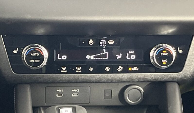 
								Mitsubishi Outlander full									