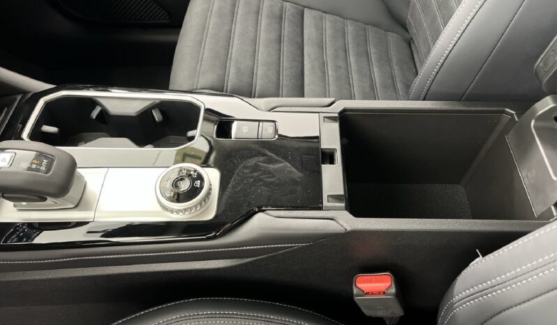 
								Mitsubishi Outlander full									