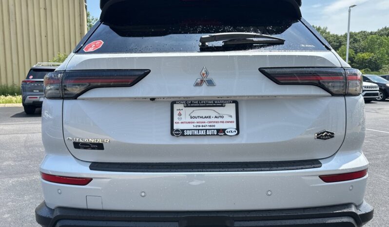 
								Mitsubishi Outlander full									
