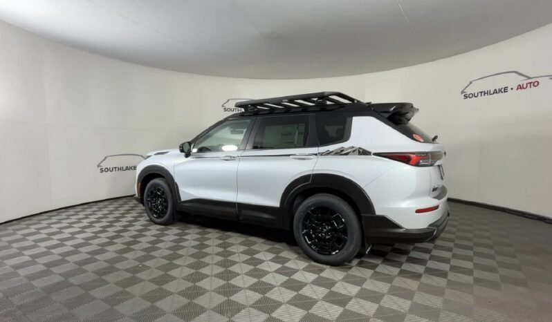 
								Mitsubishi Outlander full									