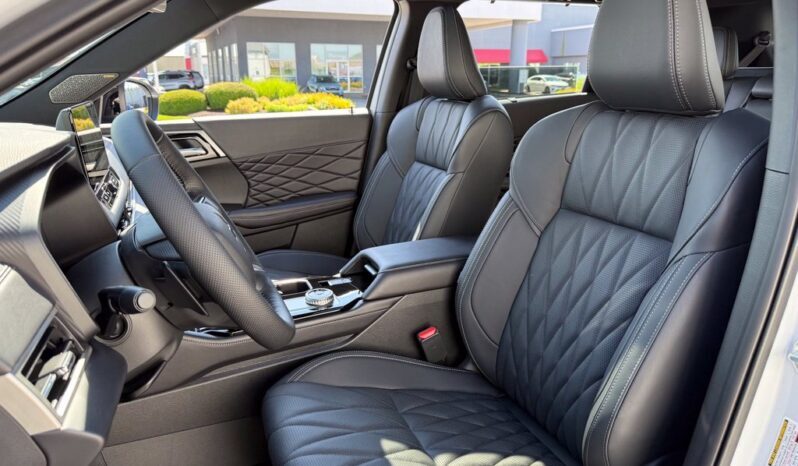 
								Mitsubishi Outlander full									