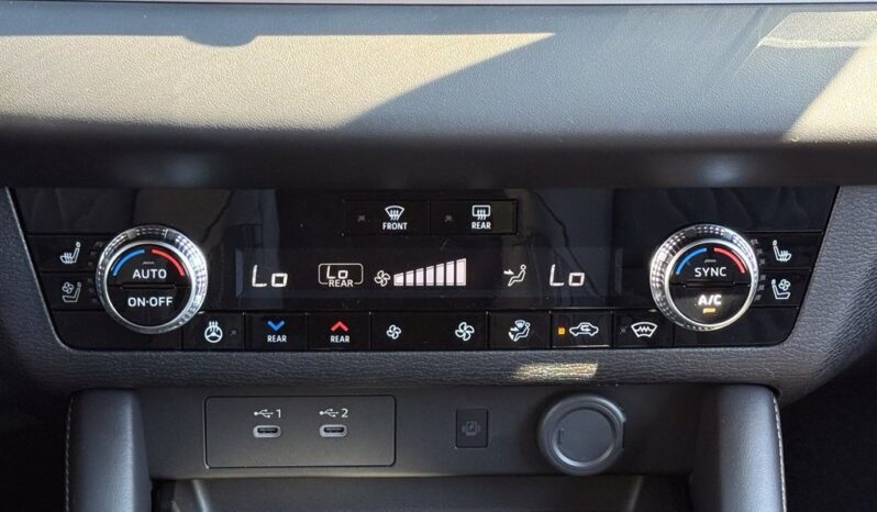 
								Mitsubishi Outlander full									