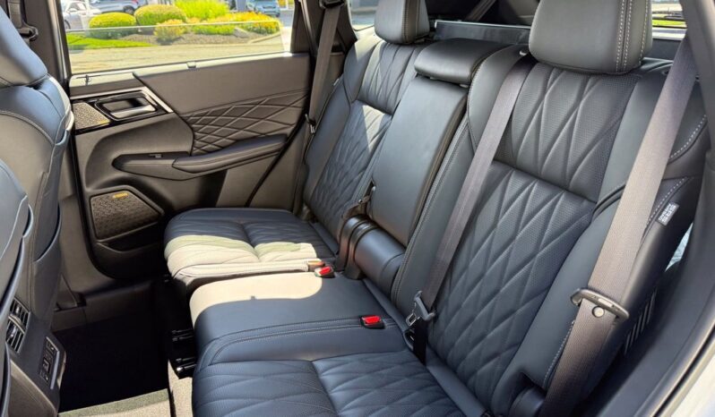 
								Mitsubishi Outlander full									