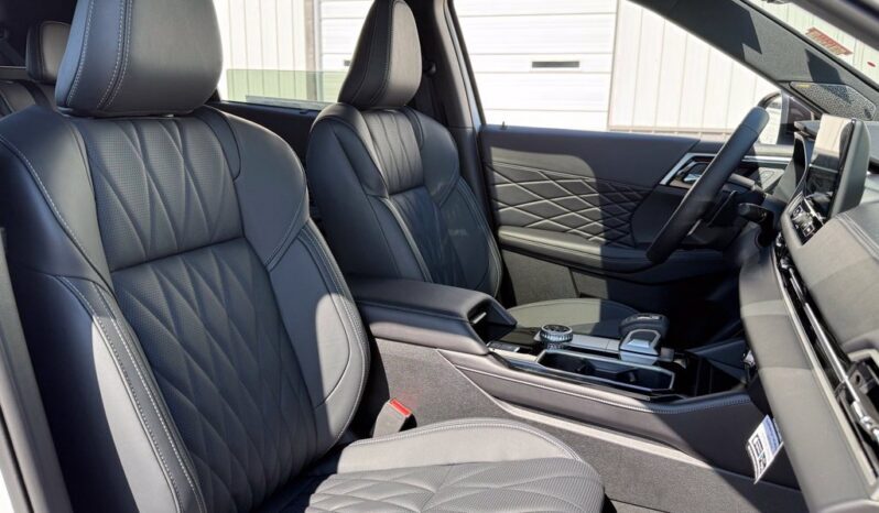 
								Mitsubishi Outlander full									