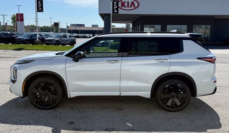
								Mitsubishi Outlander full									