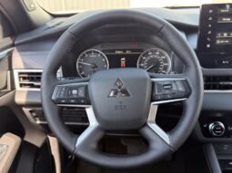 
										Mitsubishi Outlander full									