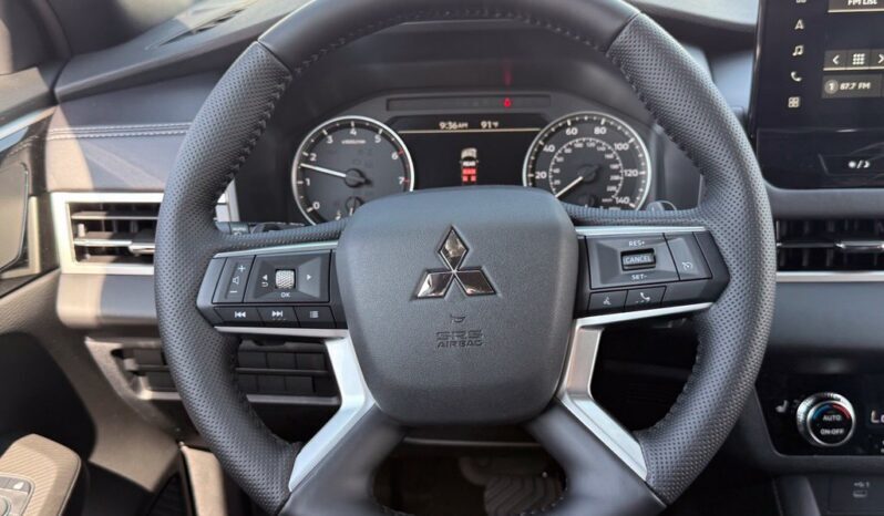 
								Mitsubishi Outlander full									