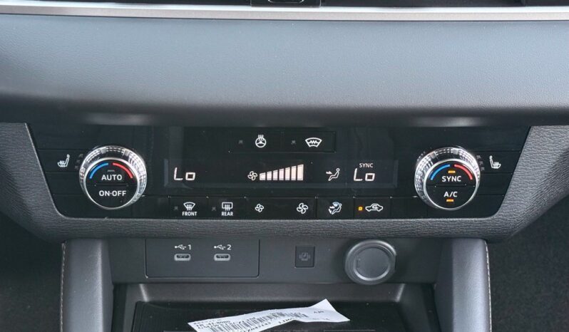 
								Mitsubishi Outlander full									