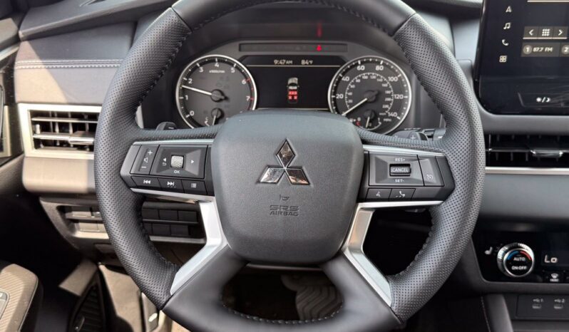 
								Mitsubishi Outlander full									