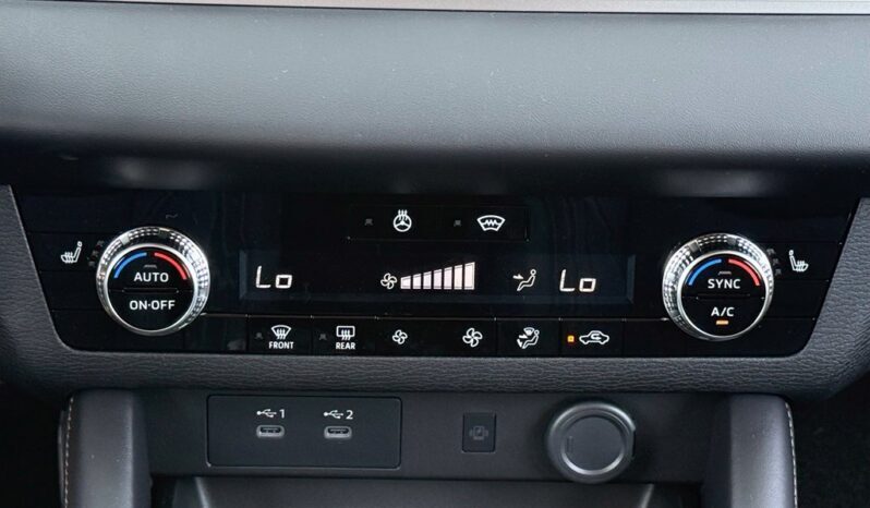 
								Mitsubishi Outlander full									