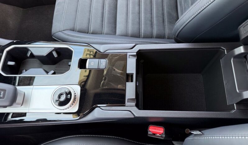 
								Mitsubishi Outlander full									