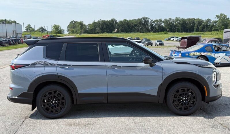 
								Mitsubishi Outlander full									