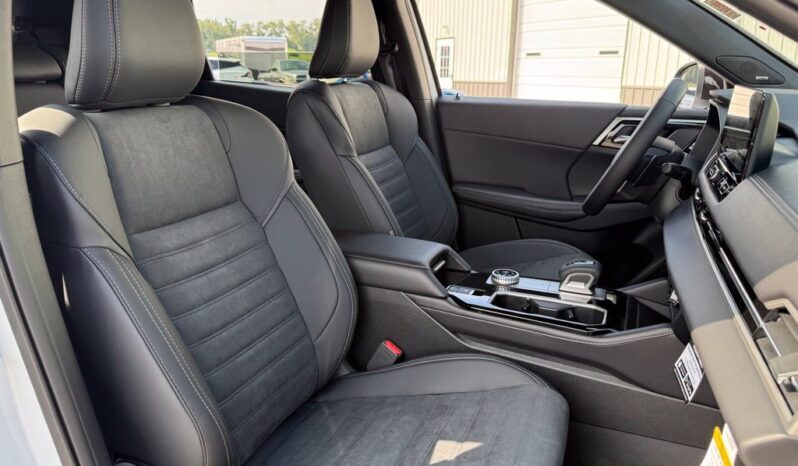 
								Mitsubishi Outlander full									