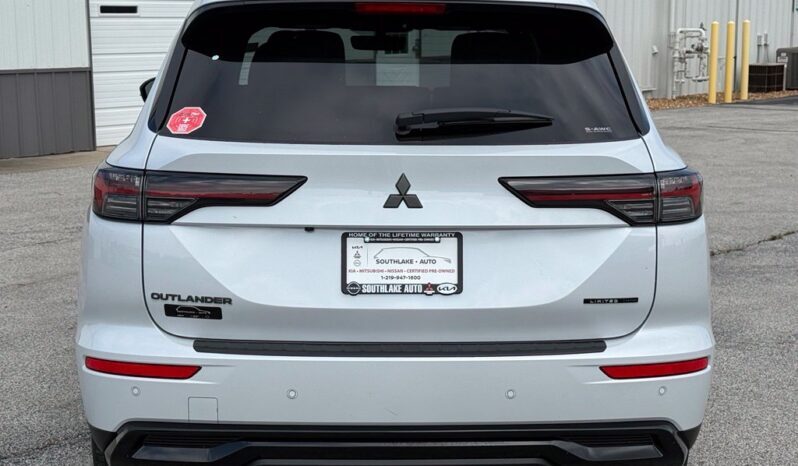 
								Mitsubishi Outlander full									