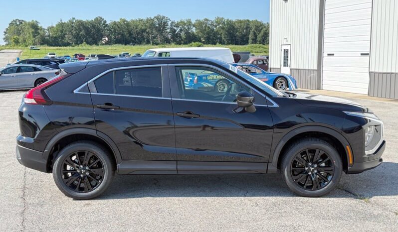
								Mitsubishi Eclipse Cross full									