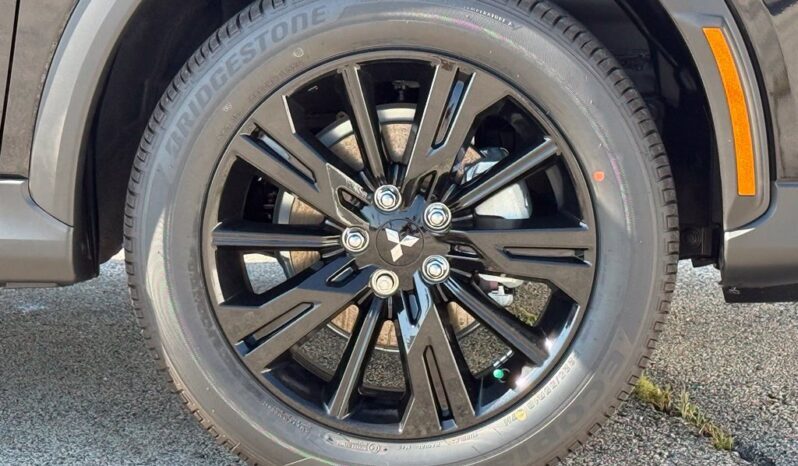
								Mitsubishi Eclipse Cross full									