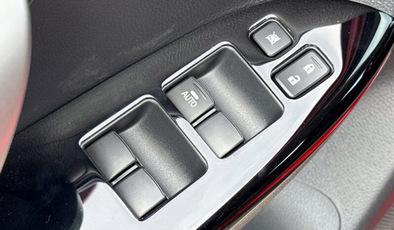 
								Mitsubishi Eclipse Cross full									