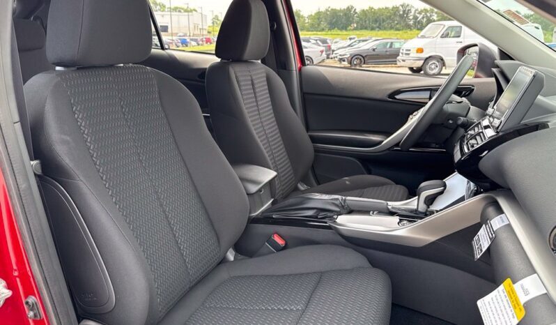 
								Mitsubishi Eclipse Cross full									