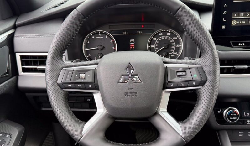 
								Mitsubishi Outlander full									