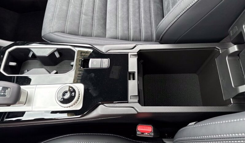 
								Mitsubishi Outlander full									