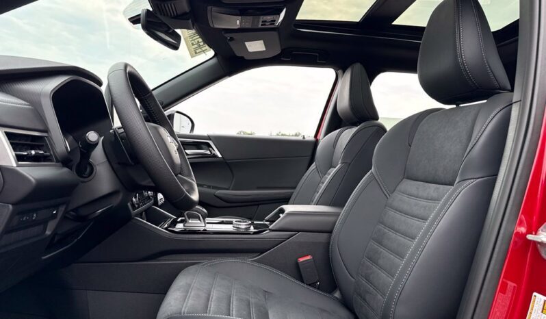 
								Mitsubishi Outlander full									