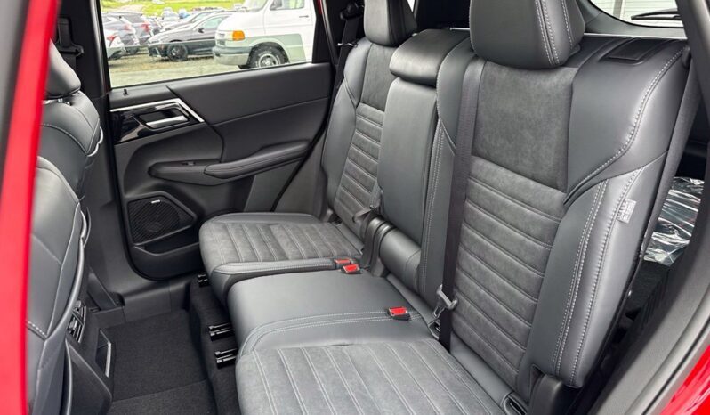 
								Mitsubishi Outlander full									